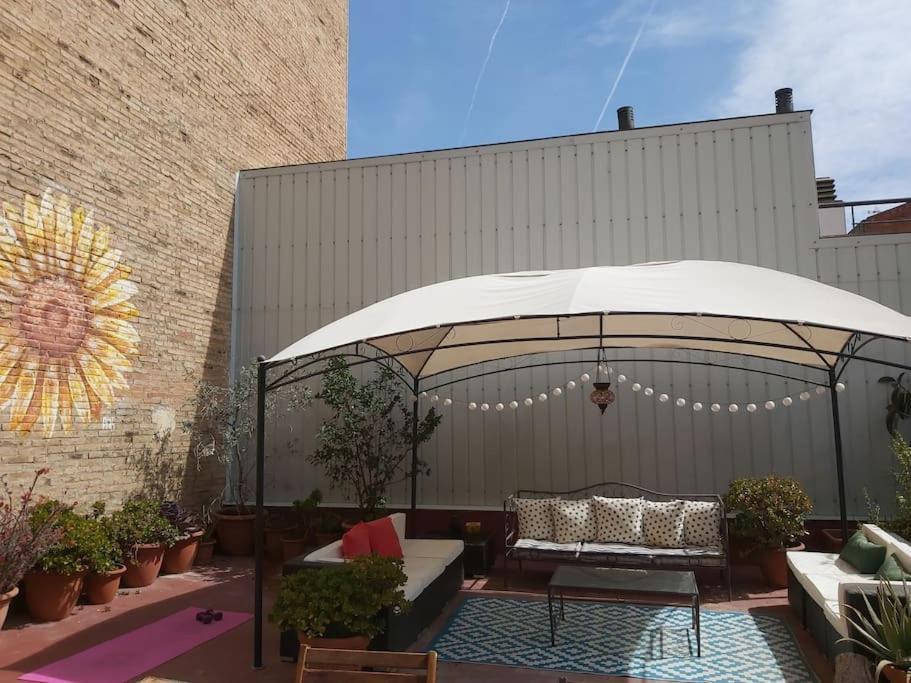 Small Room In Sants With Huge Terrace برشلونة المظهر الخارجي الصورة
